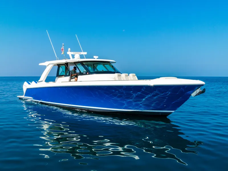 Slide: The Image of Tiara 48 LS 2022 - 5