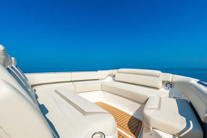 Slide: The Image of Tiara 48 LS 2022 - 51