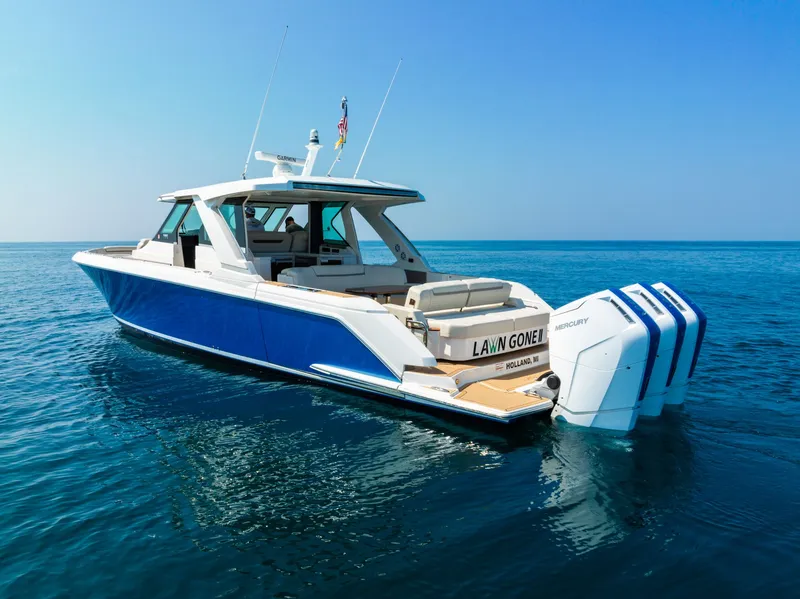 Slide: The Image of Tiara 48 LS 2022 - 9