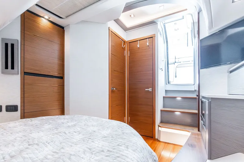 Slide: The Image of Tiara 48 LS 2022 - 91