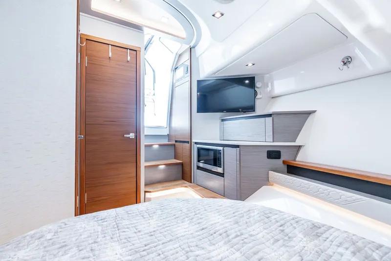 Slide: The Image of Tiara 48 LS 2022 - 92