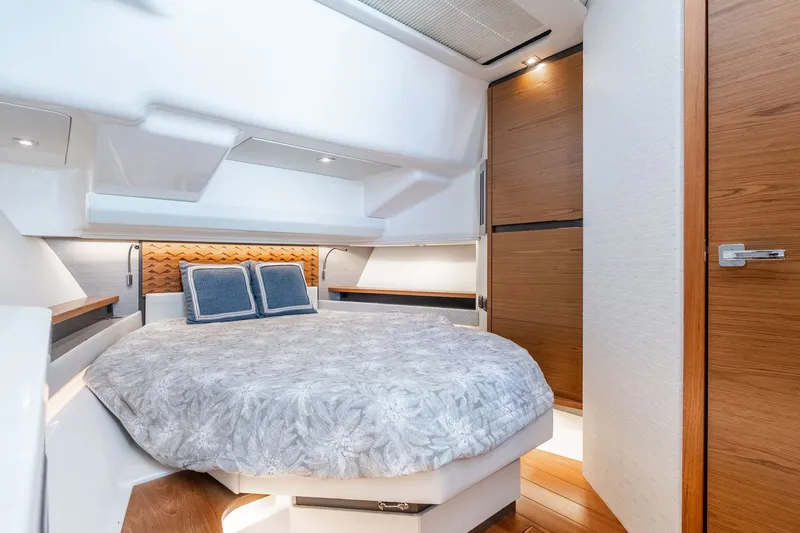 Slide: The Image of Tiara 48 LS 2022 - 93