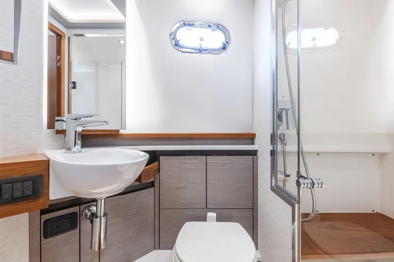 Slide: The Image of Tiara 48 LS 2022 - 95