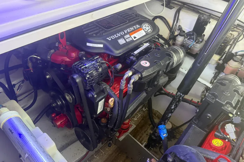 Slide: The Image of Engine compartment of a 2006 Four Winns 318 Vista with Volvo Penta engine. - 31
