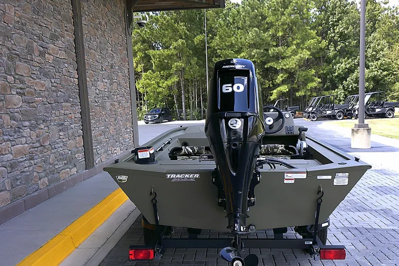 Slide: The Image of Tracker Grizzly 1754 SC 2026 - 4