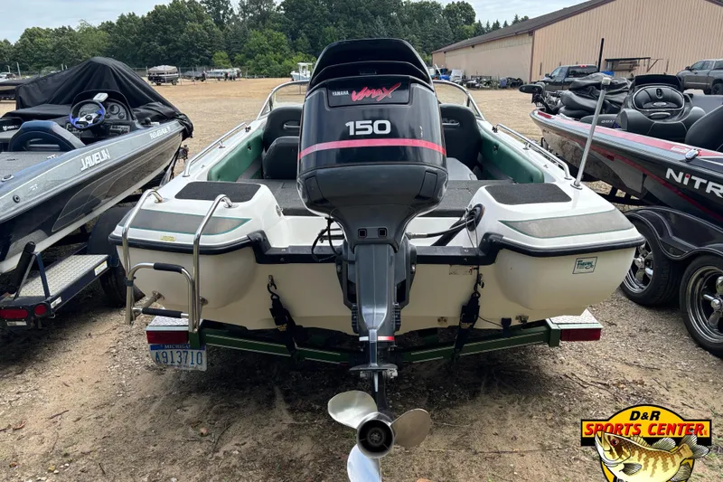 Slide: The Image of 2002 Skeeter SL 190 boat with Yamaha 150 engine at D&R Sports Center. - 3