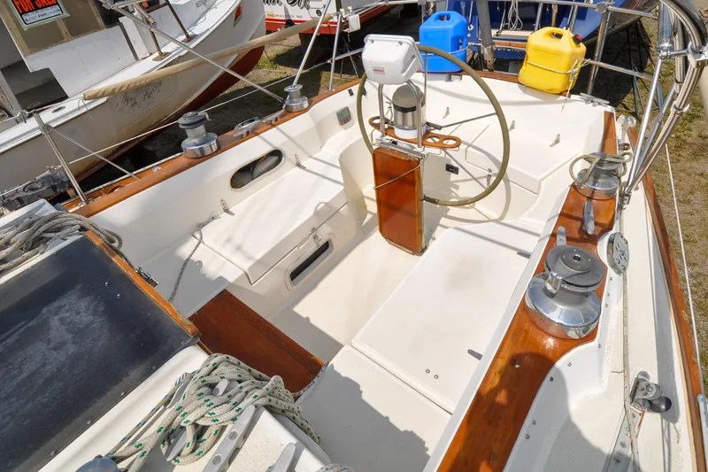Slide: The Image of 1984 Sabre 38 MKI sailboat cockpit with steering wheel and winches. - 19