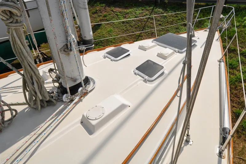 Slide: The Image of 1984 Sabre 38 MKI sailboat deck with rigging and hatches, viewed from above. - 28