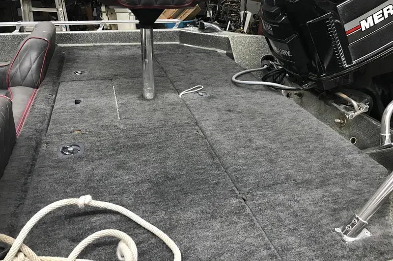 Slide: The Image of 1990 Ranger 375V boat interior with Mercury engine, featuring gray carpet and seating. - 20