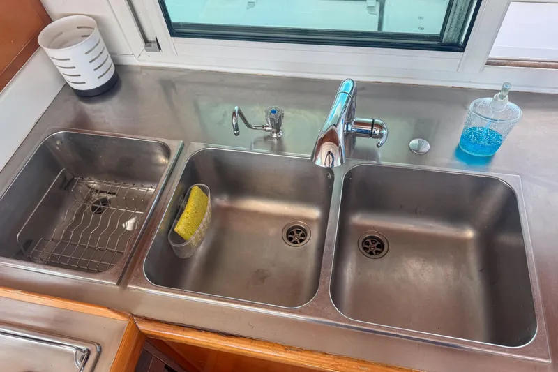 Slide: The Image of Stainless steel kitchen sink with dual basins on Lagoon 440 catamaran, 2005 model. - 30