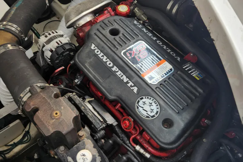 Slide: The Image of Volvo Penta engine in 2006 Larson 3700 Cabrio boat, detailed view. - 24