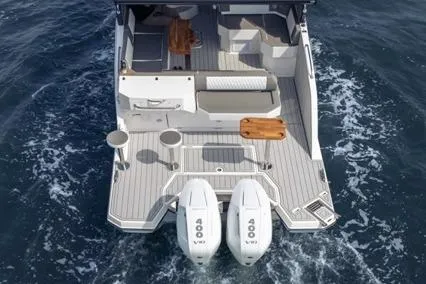 Slide: The Image of 2025 Hanover 387 Classic Luxury Edition boat with dual 400 V8 engines on open water. - 4