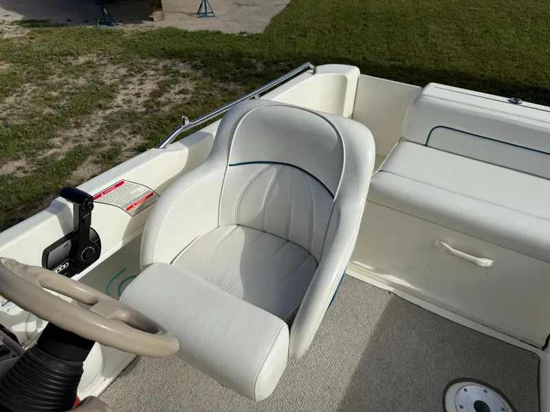 Slide: The Image of Sea Ray 240 Sundeck 1998 - 14