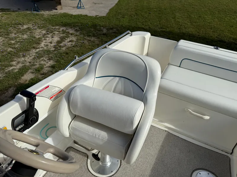 Slide: The Image of Sea Ray 240 Sundeck 1998 - 15
