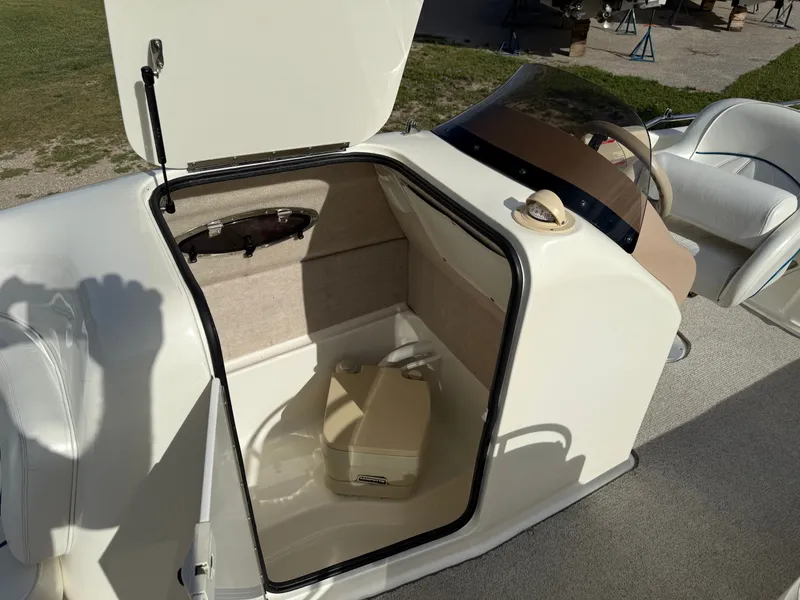 Slide: The Image of Sea Ray 240 Sundeck 1998 - 8
