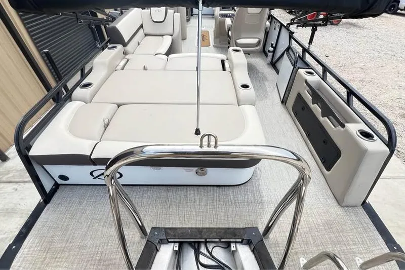 Slide: The Image of 2024 Avalon LSV 2585 boat interior with spacious seating and modern design. - 4