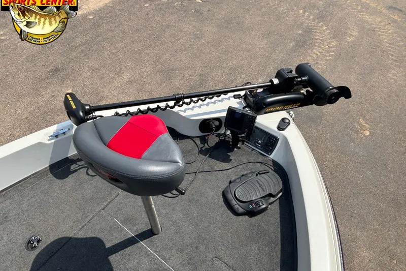 Slide: The Image of 2007 Ranger 1760 Angler boat interior with trolling motor and seat. - 4