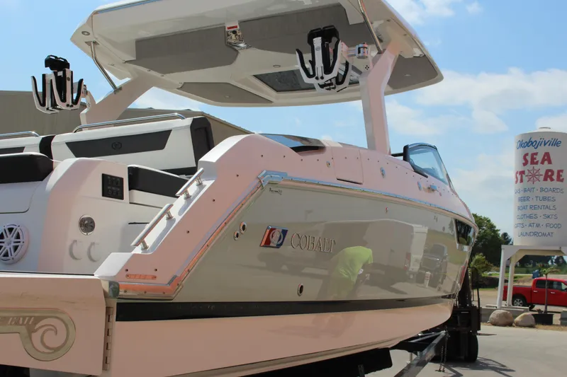 Slide: The Image of 2025 Cobalt R31 Surf boat displayed outdoors near a sea store. - 42