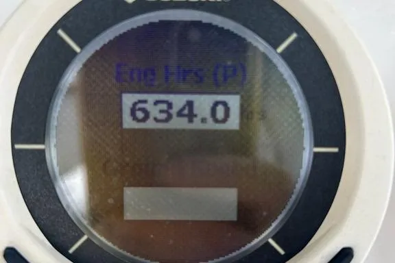 Slide: The Image of Engine hours display showing 634.0 on a 2008 Everglades 290 CC boat. - 23