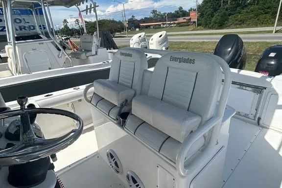 Slide: The Image of 2008 Everglades 290 CC boat interior with dual seats and steering wheel. - 38