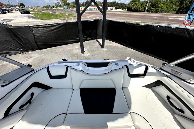 Slide: The Image of 2016 Yamaha Boats AR190 interior with white seating and black accents. - 24