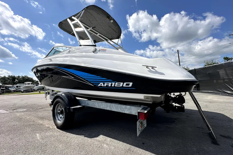 Slide: The Image of 2016 Yamaha Boats AR190 on trailer under blue sky. - 4
