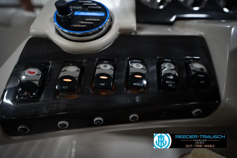 Slide: The Image of Close-up of 2016 Bennington 2375 RSB steering wheel with Reeder-Trausch Marine logo. - 35