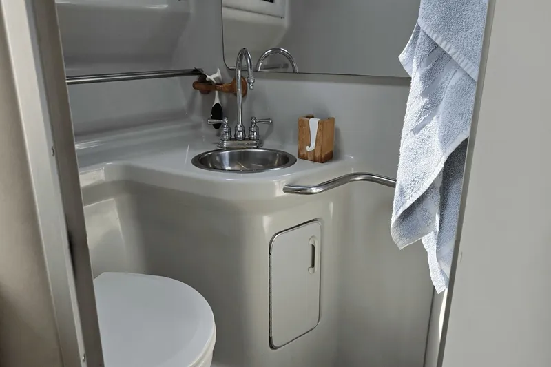 Slide: The Image of Sea Ray Sundancer 310 1991 - 16