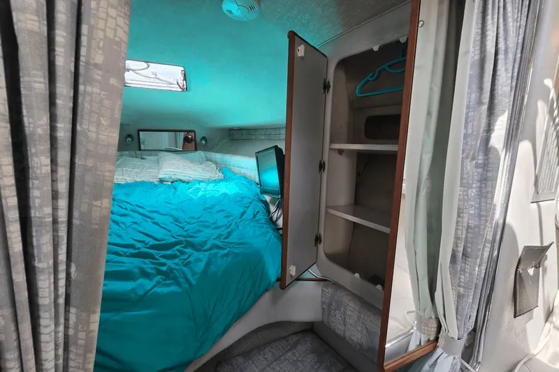 Slide: The Image of Sea Ray Sundancer 310 1991 - 20