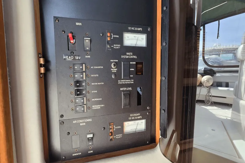 Slide: The Image of Sea Ray Sundancer 310 1991 - 25