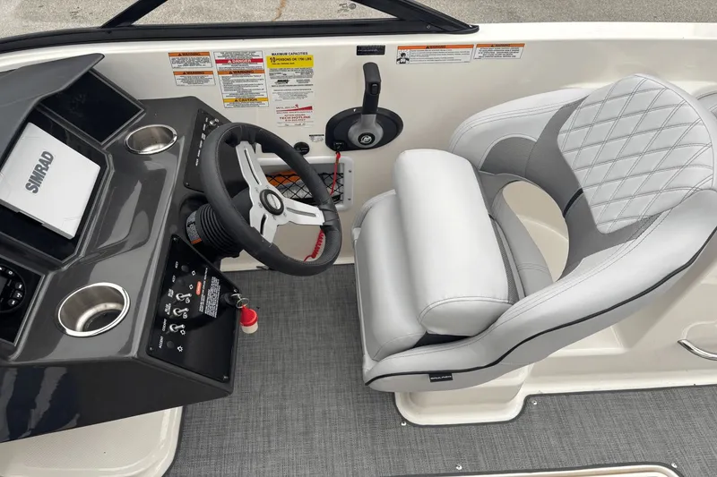 Slide: The Image of Bayliner VR 6 2023 - 11