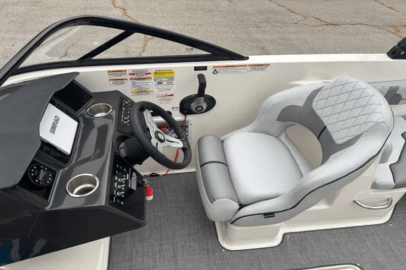 Slide: The Image of Bayliner VR 6 2023 - 13