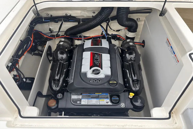 Slide: The Image of Bayliner VR 6 2023 - 16