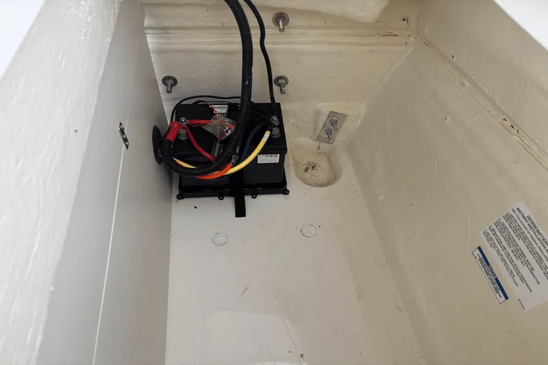 Slide: The Image of Bayliner VR 6 2023 - 18