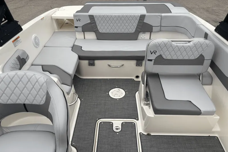 Slide: The Image of Bayliner VR 6 2023 - 7