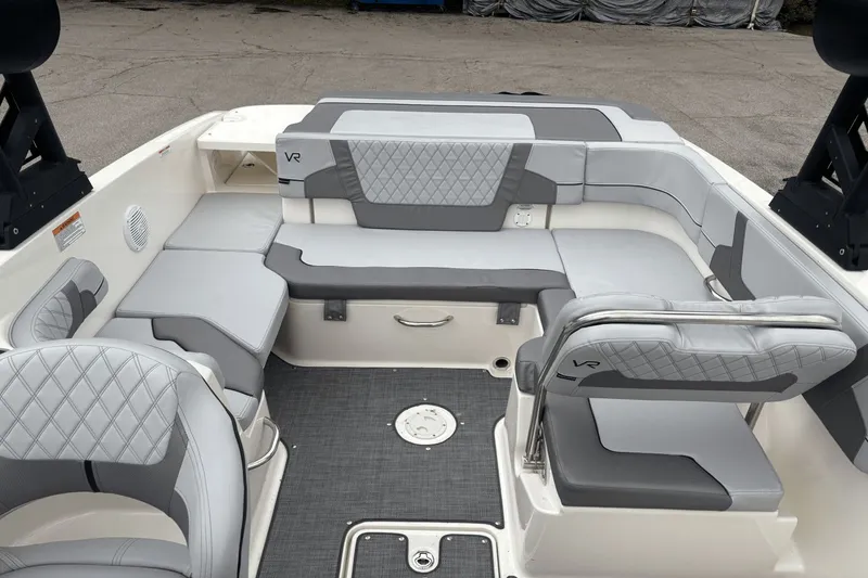 Slide: The Image of Bayliner VR 6 2023 - 9