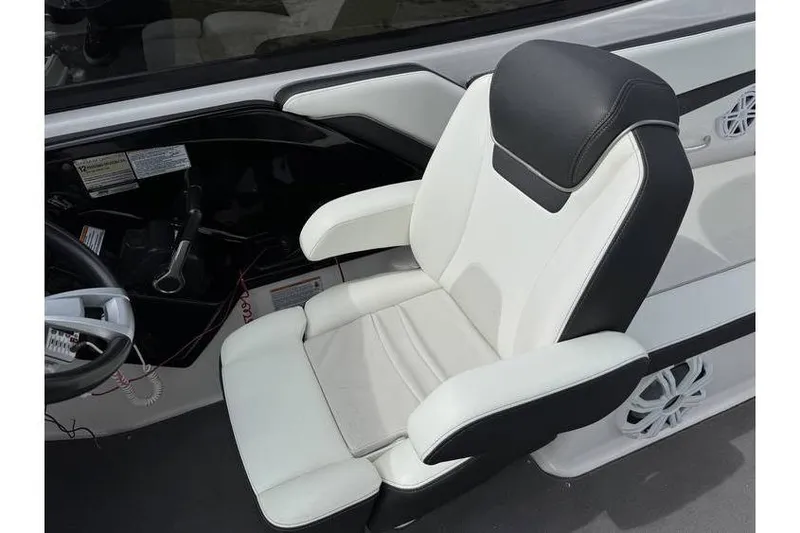 Slide: The Image of Captain's seat in 2016 Yamaha AR240 boat, featuring sleek black and white design. - 9