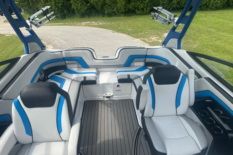 Slide: The Image of Interior of 2018 Yamaha 242 X boat with blue and white seating. - 26