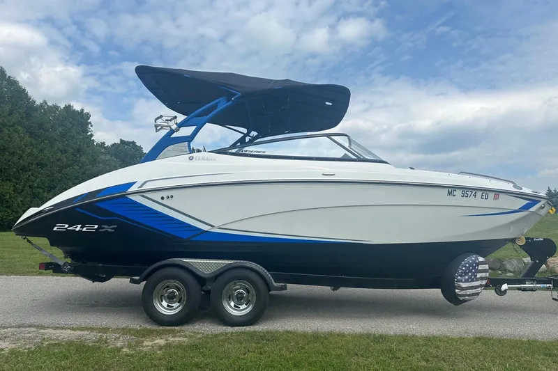 Slide: The Image of 2018 Yamaha 242 X boat on trailer, featuring sleek design and blue accents. - 6