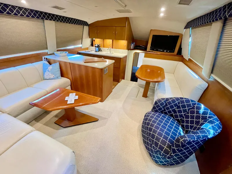 Slide: The Image of Luxurious interior of 2000 Ocean Yachts 43 Super Sport with modern furnishings and elegant design. - 41