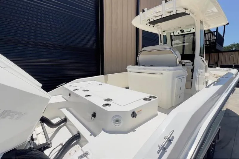Slide: The Image of 2023 Boston Whaler 280 Vantage boat, featuring sleek design and modern amenities. - 5