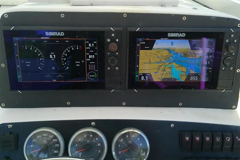 Slide: The Image of VHF marine radio on 2001 Boston Whaler 28 Outrage, featuring Icom IC-M502 model. - 17