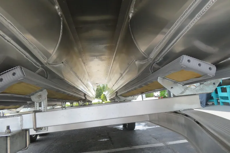 Slide: The Image of Underneath view of 2025 Avalon 2385 LSZ Versatile Rear Lounger Tri-toon in Sarasota, FL. - 91