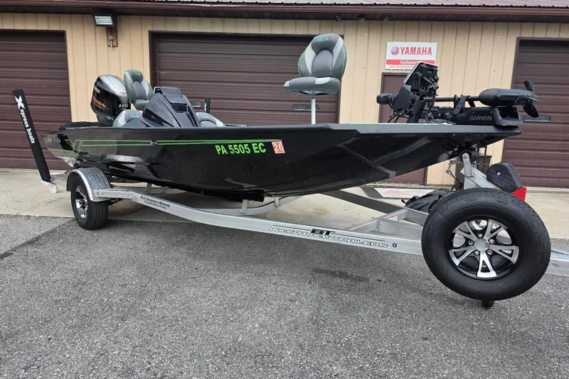 Slide: The Image of 2022 Xpress H18 Bass boat with Yamaha Vmax 115 SHO, on trailer. - 6