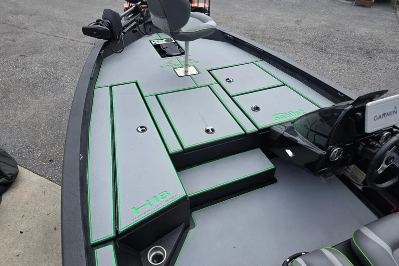 Slide: The Image of 2022 Xpress H18 Bass boat interior with Yamaha Vmax 115 SHO engine, featuring Garmin electronics. - 9