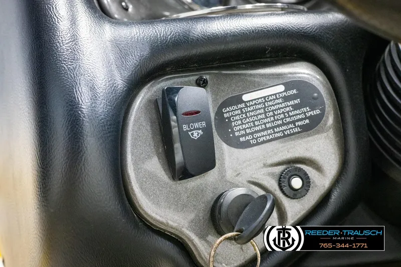 Slide: The Image of 2007 Crownline 21 SS dashboard with blower switch and safety instructions. - 30
