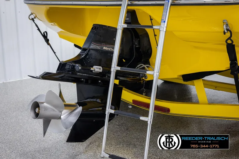 Slide: The Image of 2007 Crownline 21 SS boat stern with propeller and ladder in a showroom. - 45