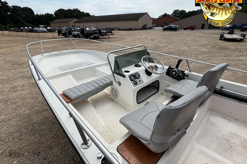 Slide: The Image of 1986 Wahoo 16.2 boat with dual seats and steering console in outdoor setting. - 11