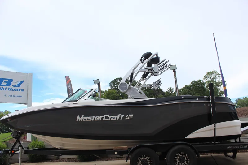 Slide: The Image of 2018 MasterCraft XT22 boat on trailer at dealership, side view. - 6