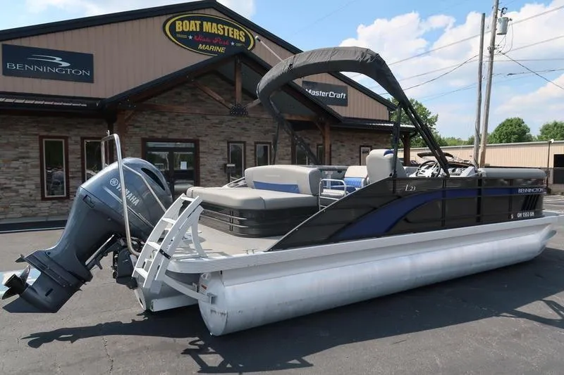 Slide: The Image of 2022 Bennington 23 LSB pontoon boat with Yamaha engine at Boat Masters Marine. - 32